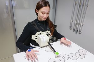 Sukūrė trečią ranką, valdomą akimis ir krūtinės raumenimis