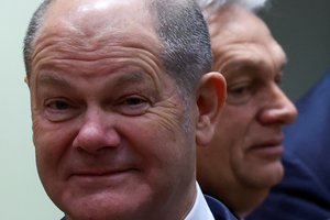 O. Scholzo diplomatinis žaidimas: prieš diskusijas apie Ukrainą pakvietė V. Orbaną kavos pertraukėlei