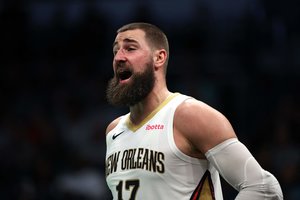 Sezono rungtynes sužaidęs J. Valančiūnas džiaugėsi „Pelicans“ susižaidimu: „Visi galime džiaugtis krepšiniu“