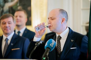 Mečys Laurinkus. A. Verygos viliotinis – su iš I. Vėgėlės pasiskolinta programa, 25-erių metų senumo planu ir padūsavimais