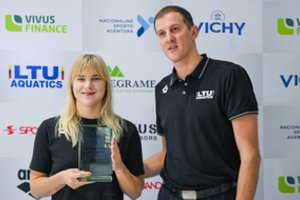R. Meilutytei įteiktas geriausios Europos plaukikės apdovanojimas