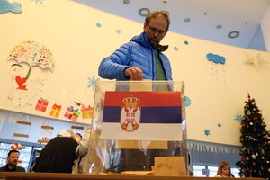 Serbijos populistų partija tikisi pratęsti savo valdymą po dvigubų rinkimų