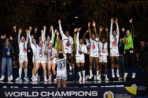 Prancūzijos rankininkės pasaulio pirmenybių finale nukarūnavo Norvegijos komandą