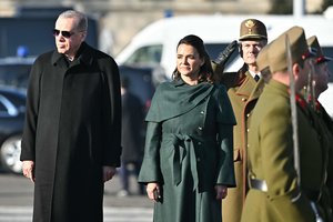 R. T. Erdoganas vėl lankosi Vengrijoje: po iškilmingo pasitikimo susitiks su V. Orbanu