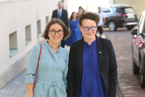 Lygių galimybių kontrolierei Birutei Sabatauskaitei ir jos partnerei gimė dukra: atskleidė vardą