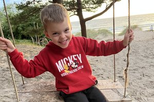 Kviečia prisidėti prie Kalėdų stebuklo: vėžiu sergančiam Domukui reikalinga itin skubi pagalba