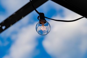 Visi iki vieno nepriklausomi elektros tiekėjai keitė planų tarifus