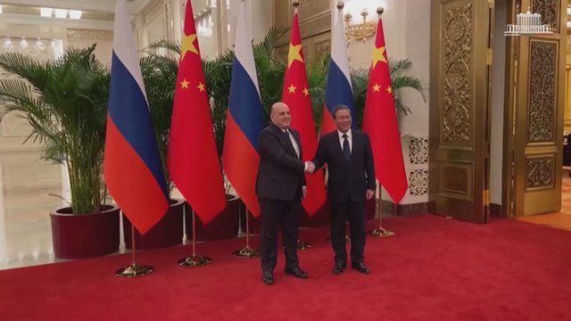 Svetingas Rusijos premjero priėmimas Kinijoje: žada plėsti bendradarbiavimą energetikos srityje