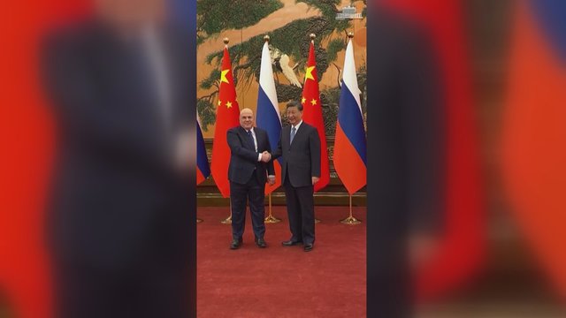 Rusijos premjeras Kinijoje tęsia susitikimų maratoną: su Xi Jinpingu akcentavo itin gerus santykius
