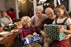 Pataria, ką daryti jei senelių dovanų kiekis vaikams pralenkia sveiko proto ribas