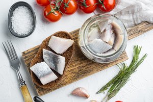 5 būdai kaip pataisyti per sūrią silkę: tiks ne tik pienas
