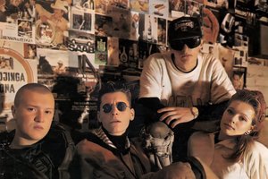 „Pompa“ pirmąsias lietuviško repo dainas įrašė, naudodama Lietuvoje gamintą juostinį magnetofoną „Elfa“ ir flomasterio kamštelį