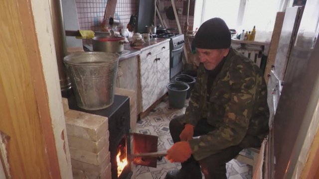 Parodė sąlygas Ukrainoje: norint išgyventi – tik vienas būdas