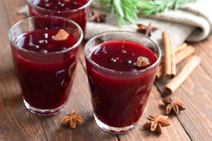 Nė vienos kalėdinės vaišės neapsieis be kisieliaus: sužinokite, kaip išgauti ryškiausią jo spalvą