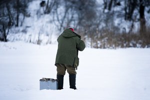 Poledinė žūklė vos nevirto tragedija: vilnietė ėmė skęsti vyro akyse