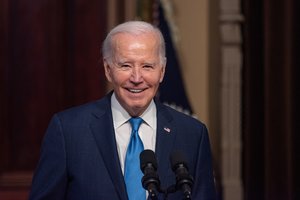 J. Bidenas siunčia į Meksiką aukšto rango pareigūnus derėtis dėl migracijos