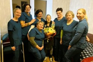 102 metų sulaukusi ilgaamžė iš Barstyčių labiausiai mėgsta būti tarp žmonių