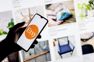 „Etsy“ tapo sąmokslo teorijų apie prekybą vaikais taikiniu