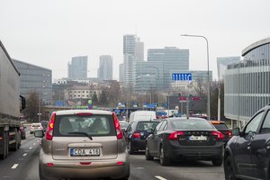 Nuo sausio 1-osios – didžiuliai pokyčiai vairuotojams: kaip kelyje būsite stabdomi ir tikrinami