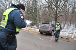 Šalies keliuose neišvengta kraupių avarijų: Panevėžio rajone žuvo 16-metė, Mažeikiuose partrenktos dvi moterys