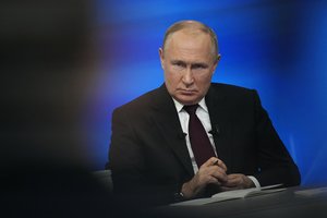 „The New York Times“: V. Putinas aktyviai signalizuoja Vakarams, kad yra pasirengęs paliauboms