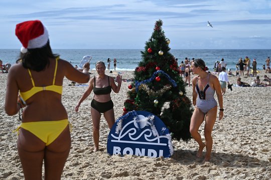 Kalėdos Bondi paplūdimyje Sidnėjuje, Australijoje, gruodžio 25 d. <br>EPA-ELTA nuotr.