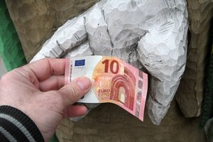 2024-aisiais – aibė pokyčių gyventojams: kaip keičiasi išmokos, atlyginimai, prekių ir paslaugų kainos