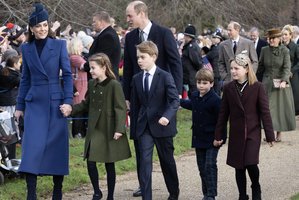 Kalėdų pamaldose Catherine Middleton švytėjo elegancija: puošėsi apgalvotu deriniu