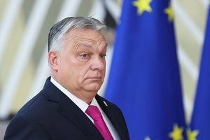 „Financial Times“: ES sugalvojo planą, kaip skirti Ukrainai 20 mlrd. eurų ir apeiti V. Orbano veto