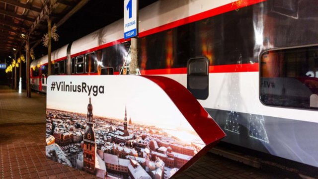 Vilniuje – neeilinis įvykis: po ilgos pertraukos į Rygą keleiviai pajudėjo traukiniu
