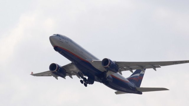 Rusų piloto valdomas lėktuvas nepasiekė oro uosto: per klaidą nusileido ant užšalusios upės