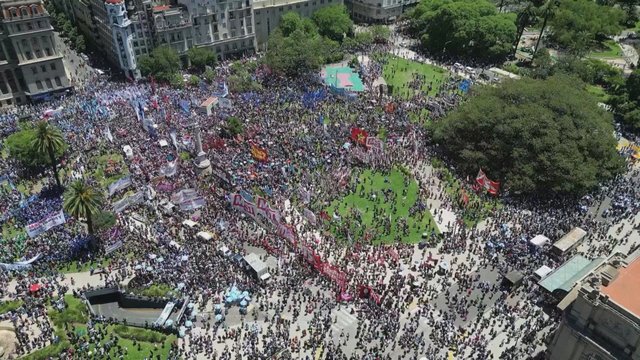Argentiniečiai baiminasi dėl reformų šalyje: mano, kad kėsinasi į socialines teises