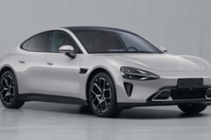 Kinijos išmaniųjų telefonų milžinė „Xiaomi“ pristatė savo pirmąjį elektromobilį