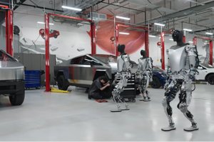 Keistas nutikimas „Tesla“ gamykloje: robotas sužalojo žmogų