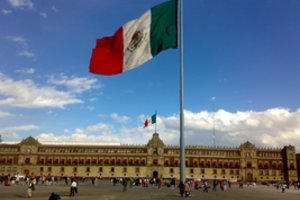 Meksika sako, kad JAV sutiko, jog sienos perėjos liktų atidarytos