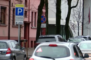 Naujametė valdžios dovanėlė kauniečiams ir miesto svečiams: kone dvigubai brangsta automobilių parkavimas