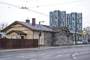 Netikėtai pasisuko vieno seniausių medinukų Kaune likimas: jo gyventoja ir „Lidl“ turės gerai pasukti galvas