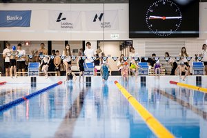 Tradiciniame plaukime į Naujuosius metus – Lietuvos rekordininko Dž. Miškinio triumfas