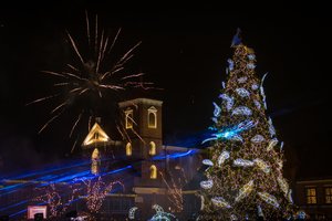 Kaunas pasitiko 2024-uosius: svarbiausiu traukos tašku tapo Rotušės aikštė