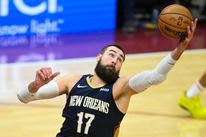 J. Valančiūnas metus užbaigė pergale prieš L. Jamesą ir „Lakers“