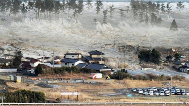 Japonijoje fiksuojama cunamio grėsmė: pakrantę pasiekė pirmosios bangos