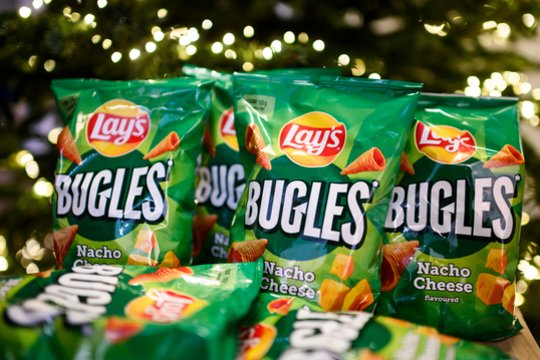 Keturi laimingieji, sprendę testus lrytas.lt portale, apdovanojami „Lay's“ naujiena – „Bugles“
