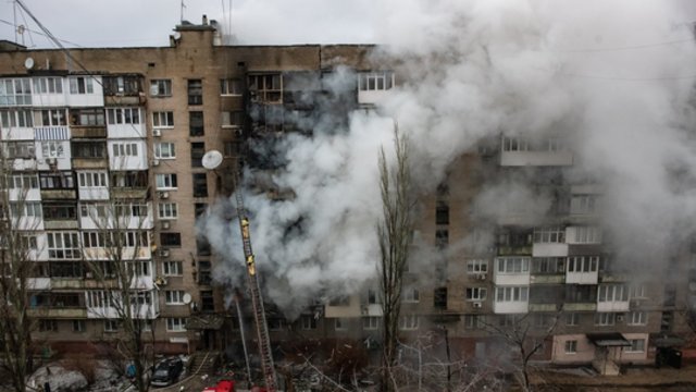 Tęsiasi masiškas Ukrainos bombardavimas: vienas žmogus žuvo, dešimtys sužeistų