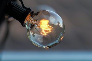 Didmeninė elektros kaina per savaitę krito 5 proc.
