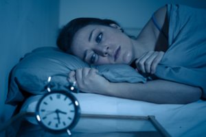 Išsibudinate 3 ar 4 valandą nakties ir nebegalite užmigti? Paaiškino, kodėl tai nutinka ir ką reikėtų daryti
