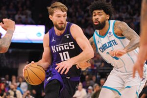 Lyg liūtas po krepšiais kovojęs D. Sabonis lemiamu metu sustojo, o 0:10 atkarpą pralaimėjęs „Kings“ krito prieš „Hornets“