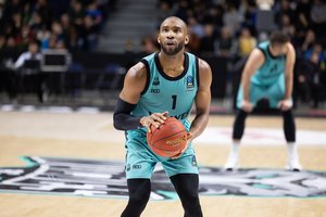 R. Sulaimonas – apie laikotarpį be krepšinio, komandos draugų kvailiojimą skrydžių metu ir laukiančią dvikovą su „Hapoel“