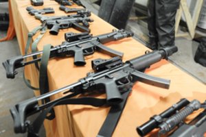 Ginklus per Kirgiziją į Rusiją siuntęs ir taip tarptautines sankcijas pažeidęs Vilniaus r. gyventojas aiškinsis teisme