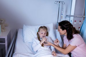 Pamaitinti 6-metę mergaitę ligoninėje savanorei užtrukdavo ir valandą: „Buvo didelis iššūkis“