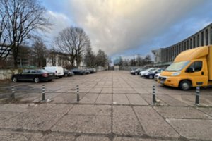 Vairuotojams trūko kantrybė: pašalino stulpelį ir patys įsirengė stovėjimo aikštelę